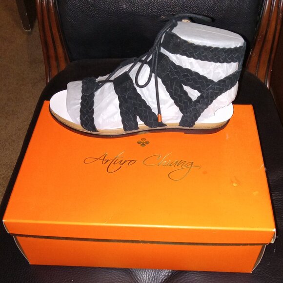 NWT/NIB Arturo Chiang Black suede leather lace up sandals Size 8M - Picture 1 of 4